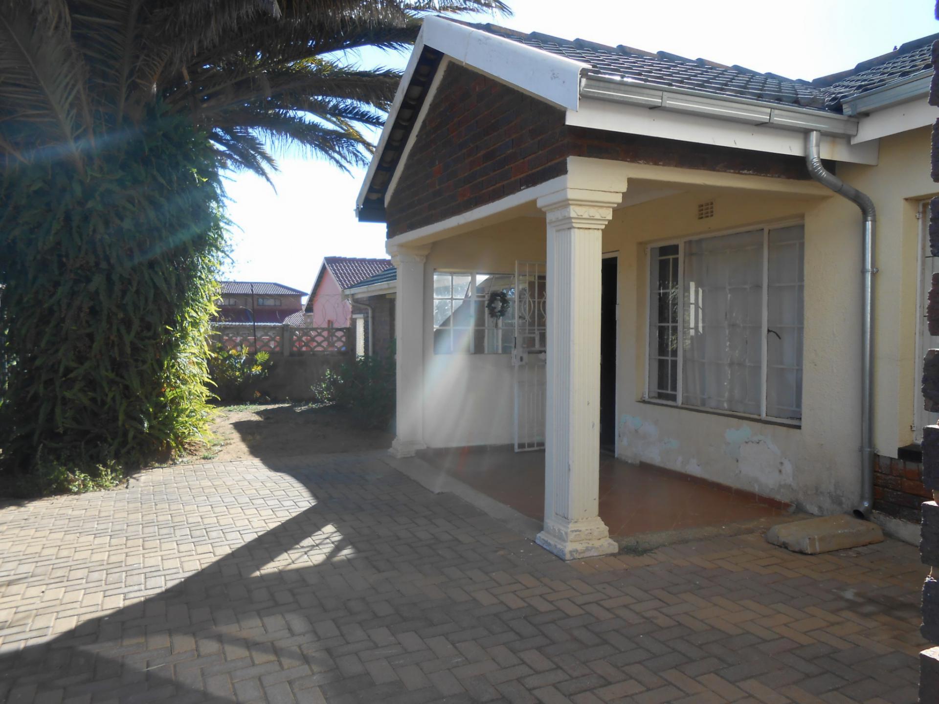 Front View of property in Lenasia South