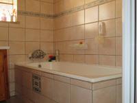 Main Bathroom - 10 square meters of property in Unigray