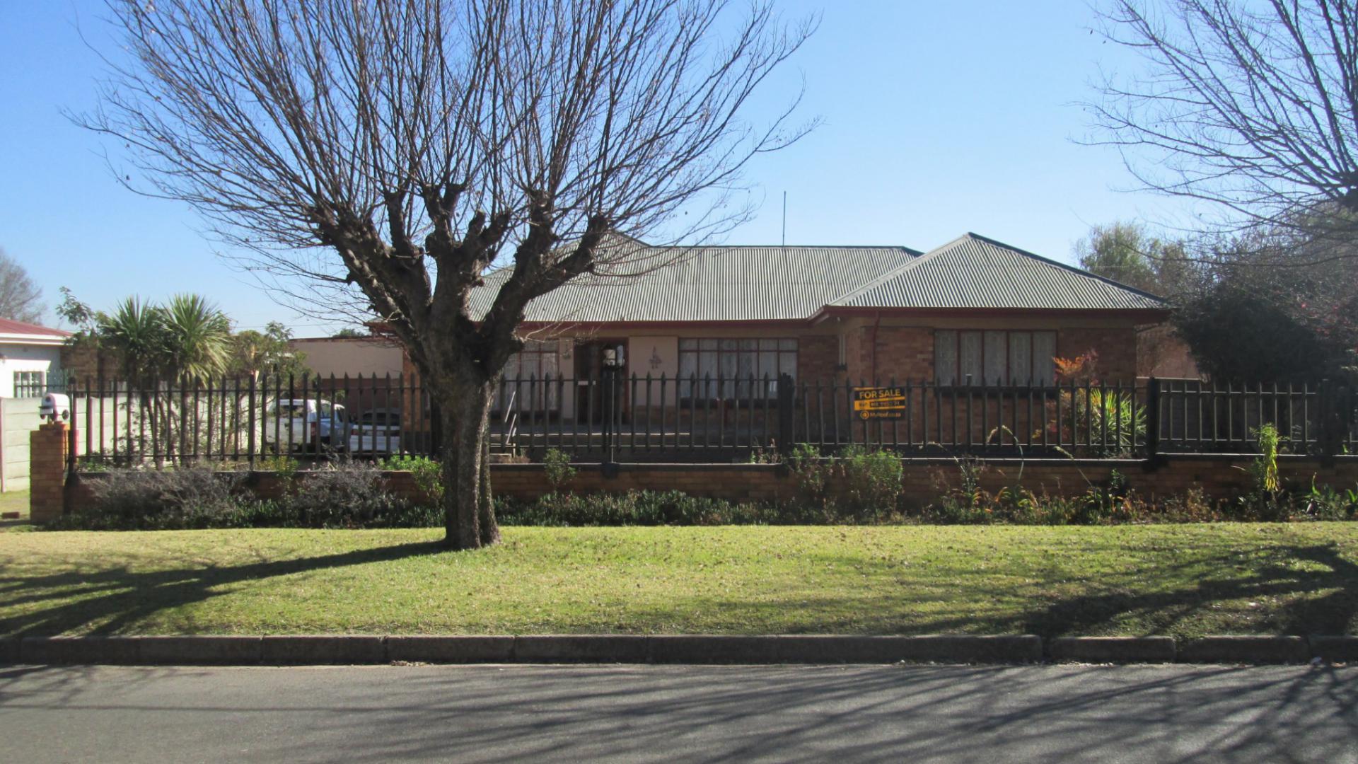 Front View of property in Dalview