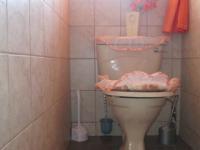 Main Bathroom - 10 square meters of property in Dalview