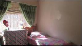 Bed Room 1 - 11 square meters of property in Dalview