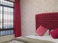 Bed Room 5+ - 43 square meters of property in Jordaanpark