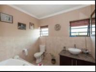 Bathroom 1 of property in Ballitoville