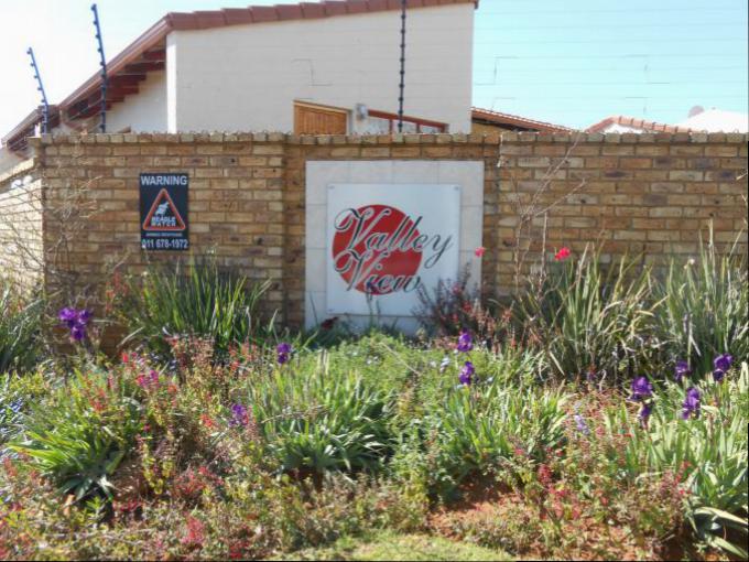 4 Bedroom House for Sale For Sale in Weltevreden Park - Home Sell - MR145079