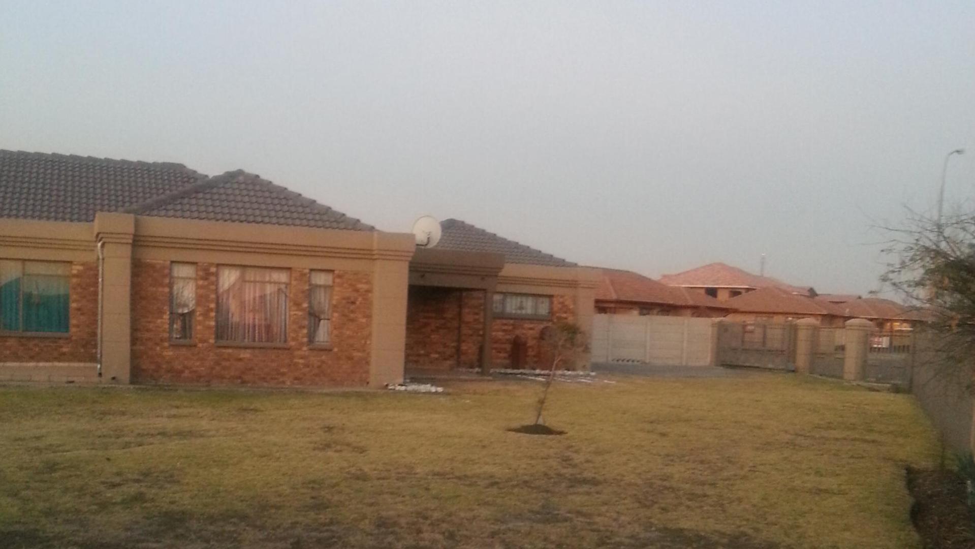 Front View of property in Secunda