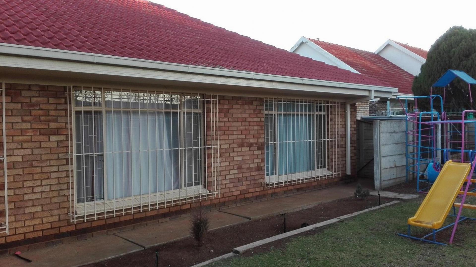 Front View of property in Miederpark