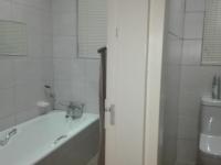 Bathroom 1 - 7 square meters of property in Miederpark