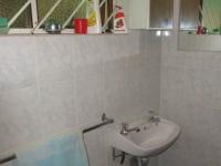 Bathroom 2 - 7 square meters of property in Athlone - CPT