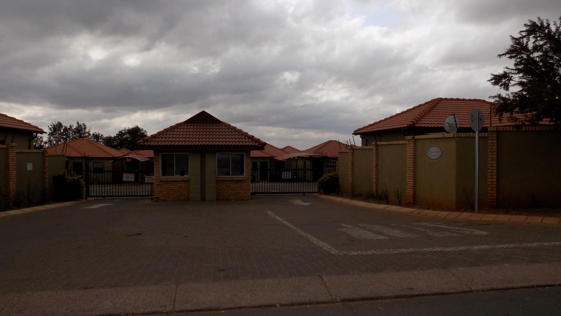 Front View of property in Heatherview