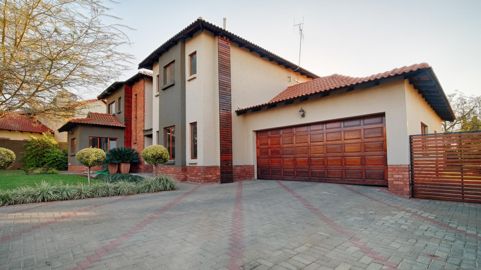 Front View of property in Willow Acres Estate