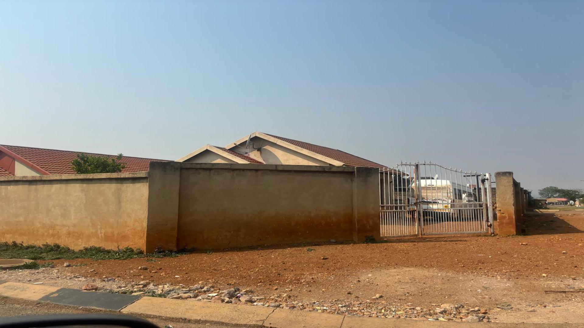 Front View of property in Naturena