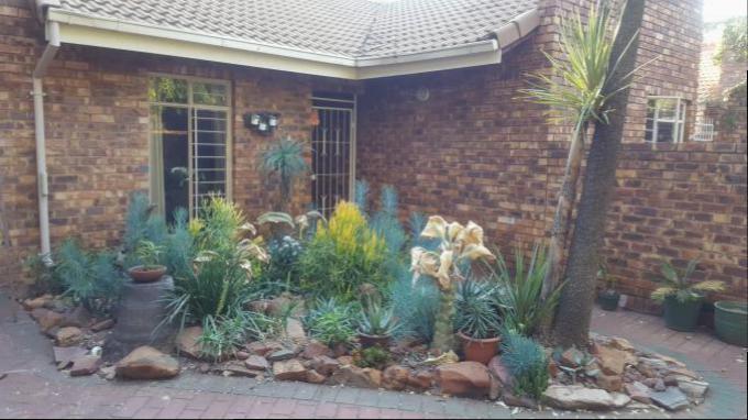 2 Bedroom Duet for Sale For Sale in Garsfontein - Private Sale - MR145401