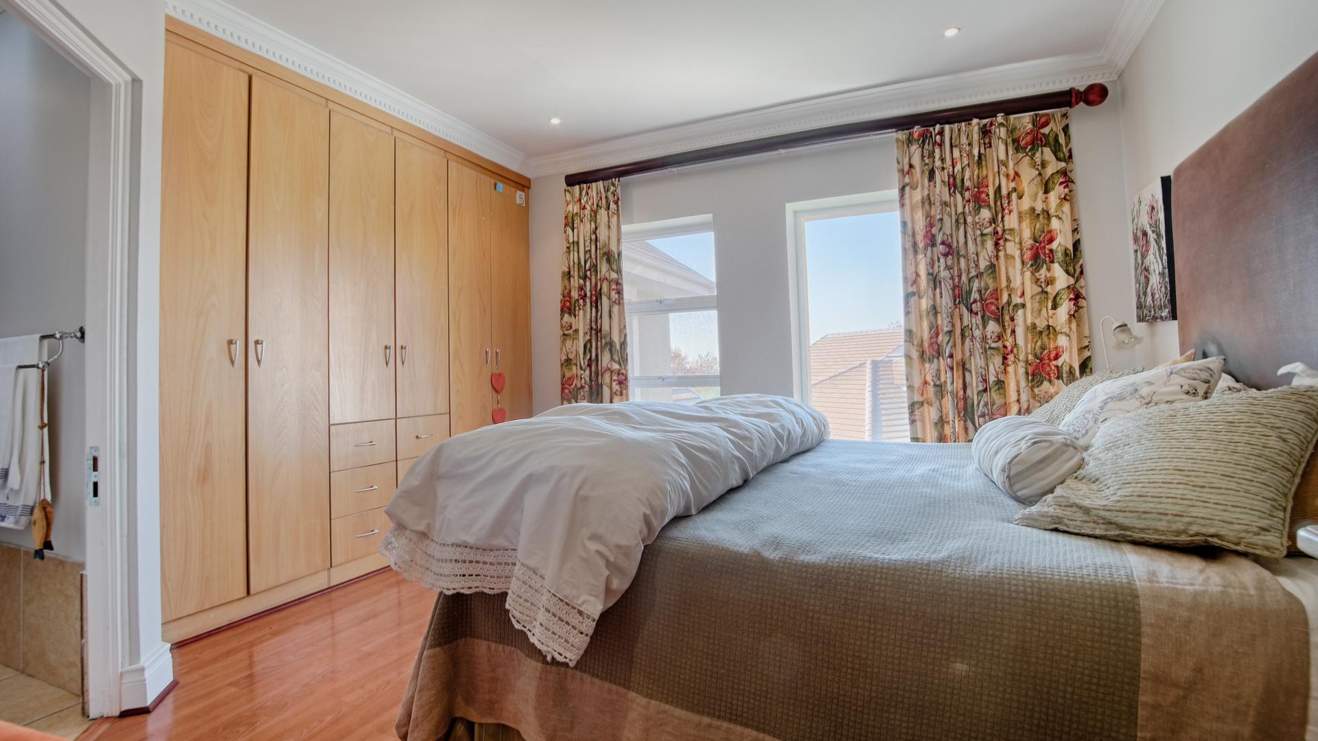 Bed Room 2 of property in Woodlands Lifestyle Estate