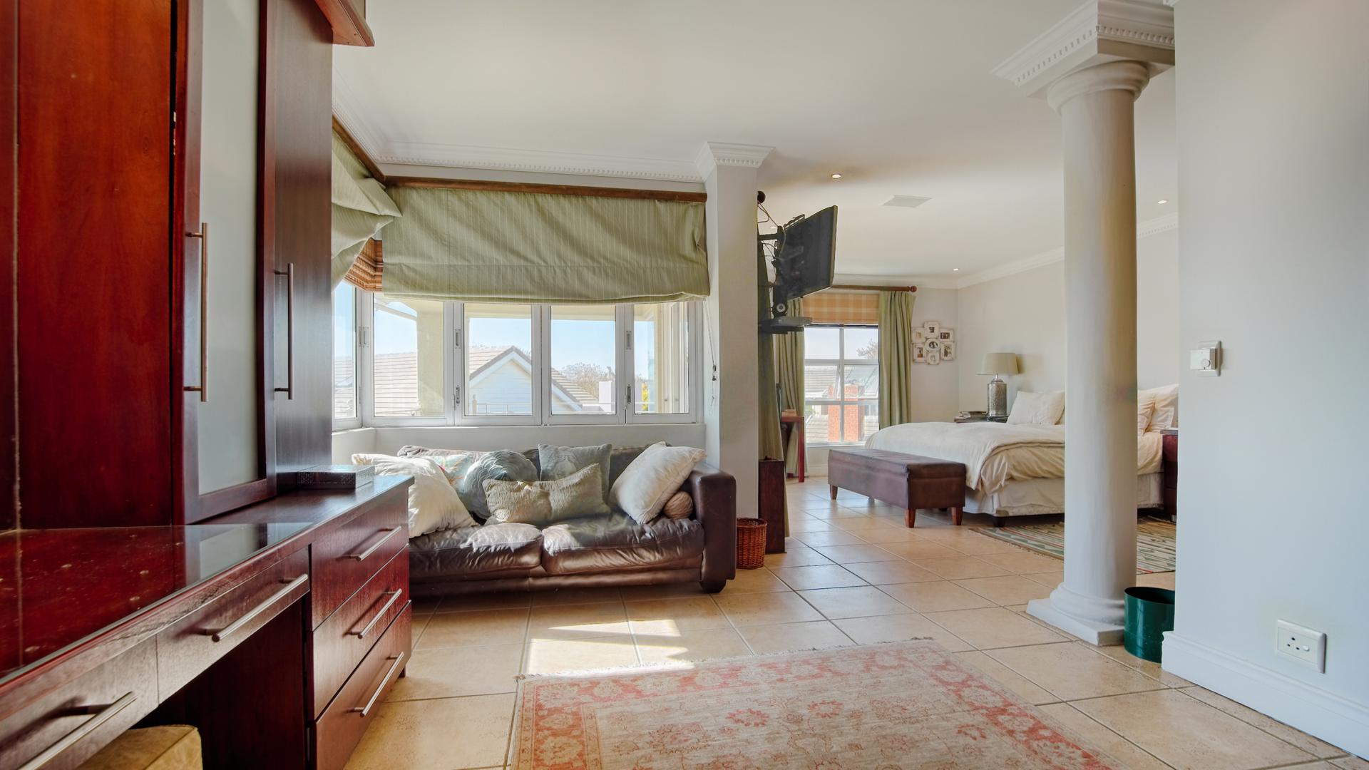 Main Bedroom of property in Woodlands Lifestyle Estate