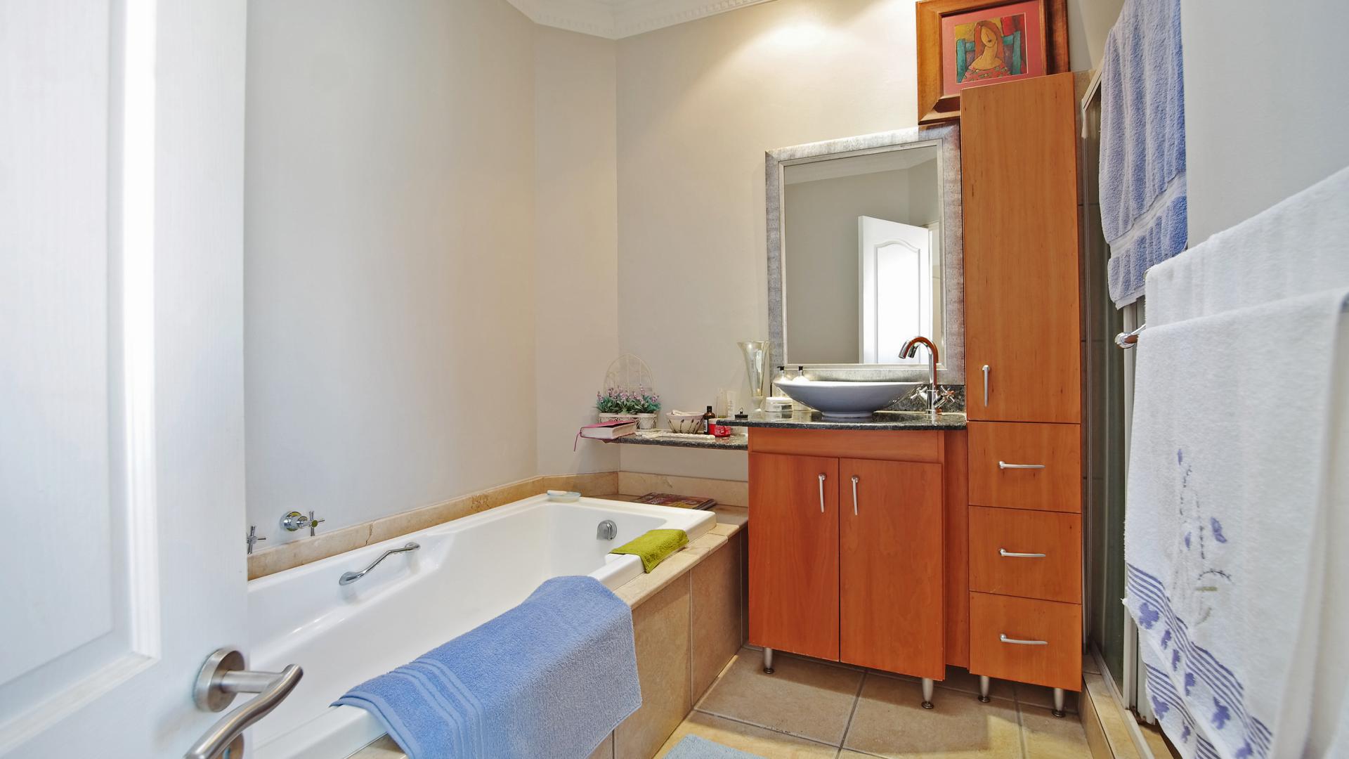 Bathroom 2 of property in Woodlands Lifestyle Estate