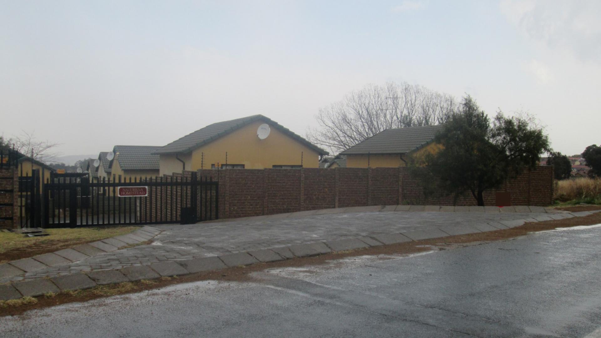 Front View of property in Naturena