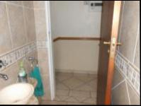 Guest Toilet - 4 square meters of property in Farrarmere