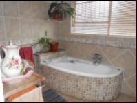 Bathroom 1 - 10 square meters of property in Farrarmere