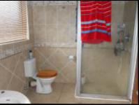 Bathroom 1 - 10 square meters of property in Farrarmere