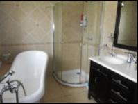 Main Bathroom - 10 square meters of property in Farrarmere