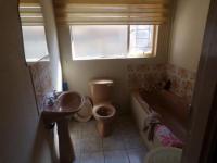 Main Bathroom of property in Heidedal