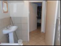 Bathroom 1 - 5 square meters of property in Greenhills