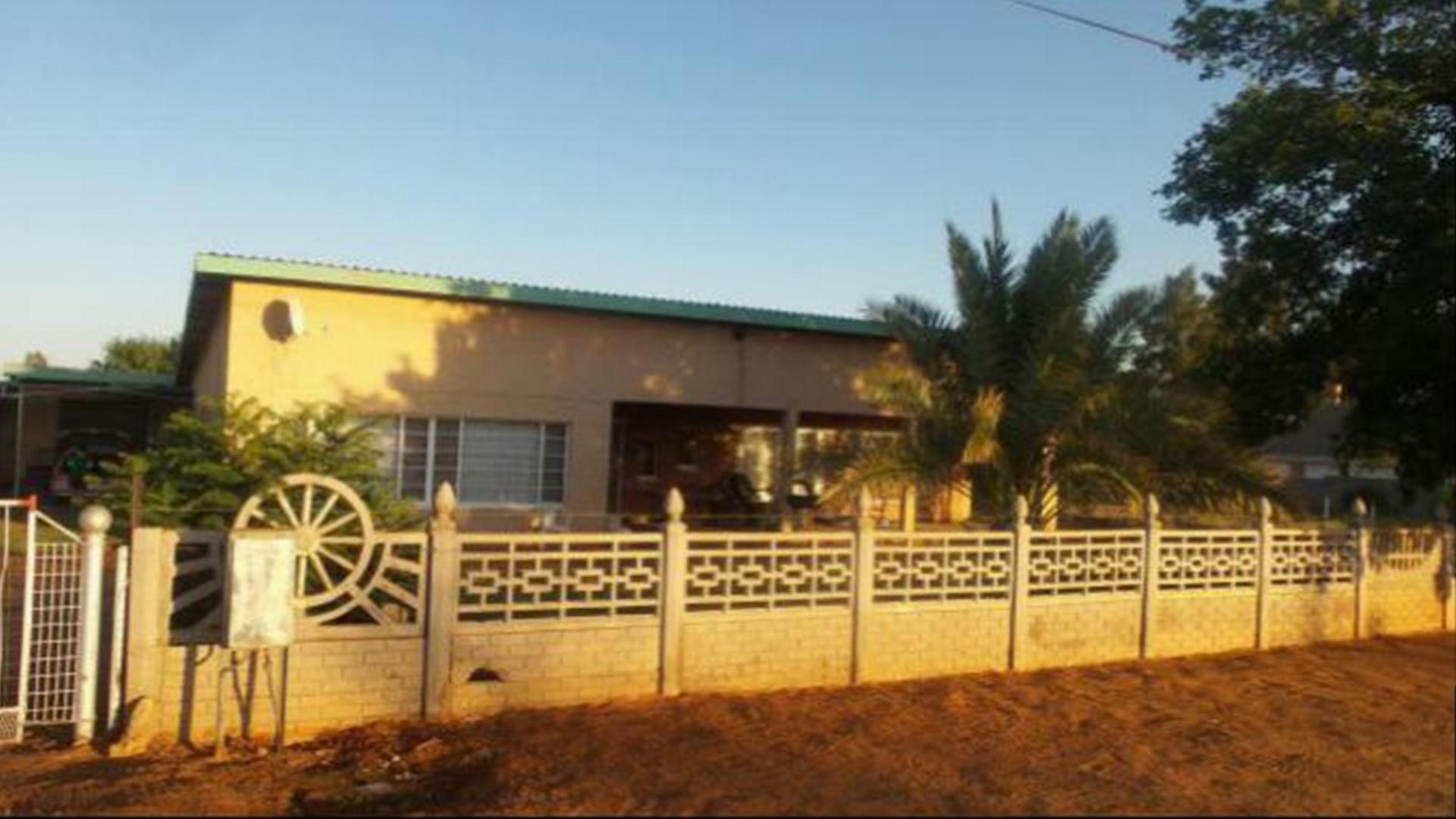 Front View of property in Warrenton