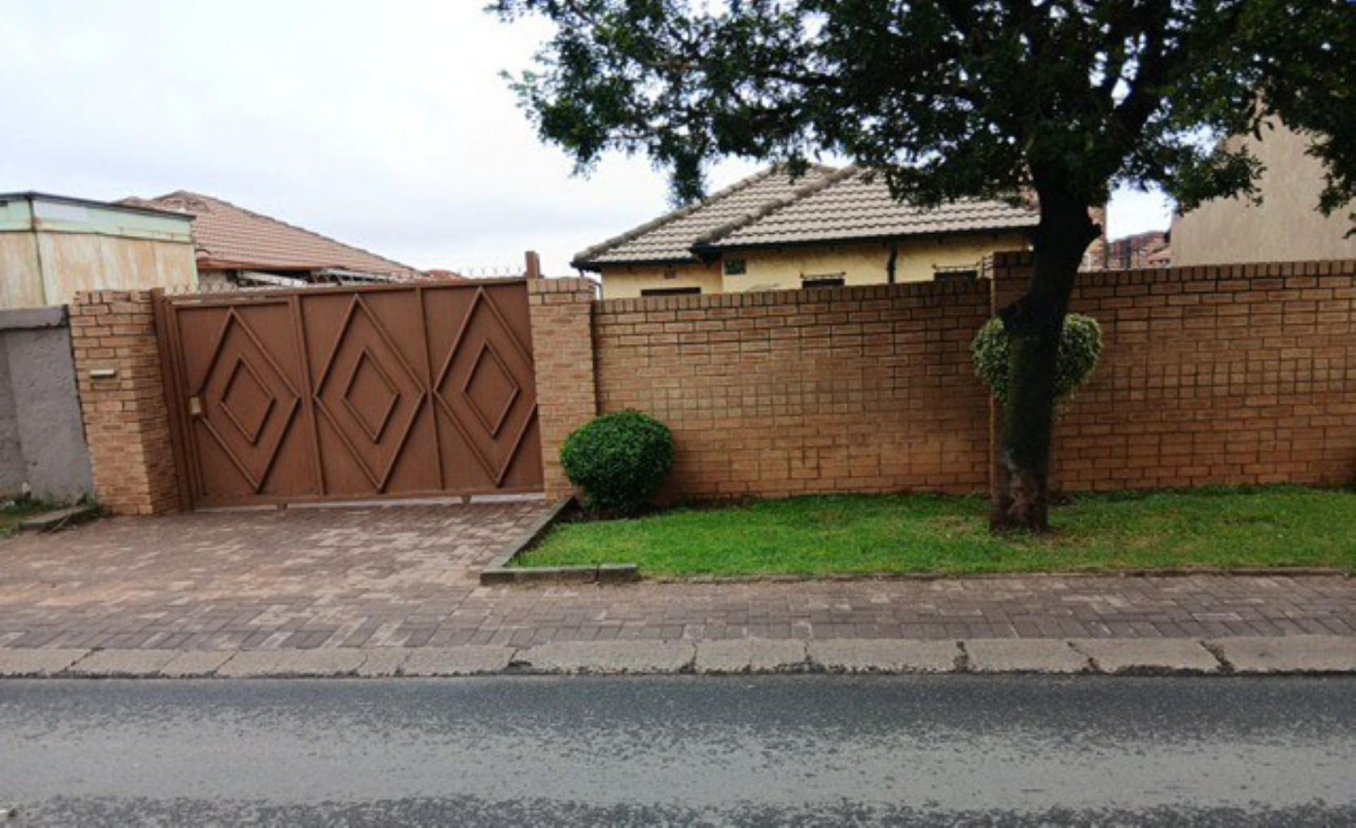 Front View of property in Birch Acres