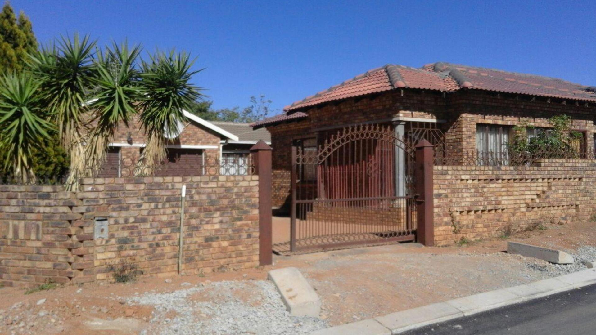 Front View of property in Soshanguve