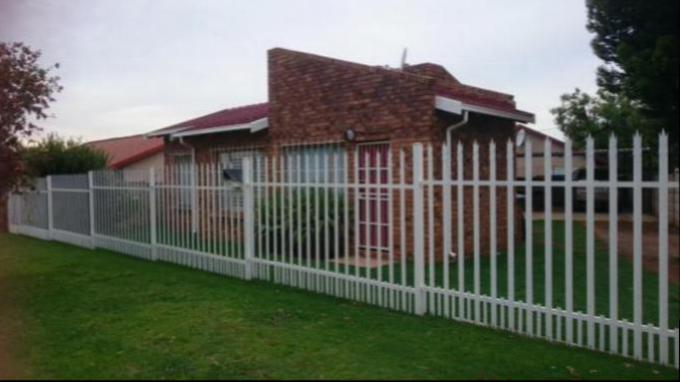 2 Bedroom House for Sale For Sale in Brakpan - Home Sell - MR145828