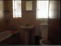 Bathroom 1 - 5 square meters of property in Roodia