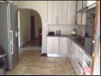 Kitchen - 25 square meters of property in Roodia