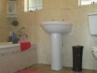 Bathroom 1 - 5 square meters of property in Roodia