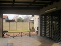 Patio - 21 square meters of property in Roodia