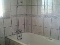 Bathroom 1 - 11 square meters of property in Karino