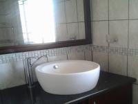 Bathroom 1 - 11 square meters of property in Karino