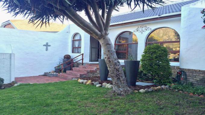 3 Bedroom House for Sale For Sale in Hout Bay   - Home Sell - MR146037