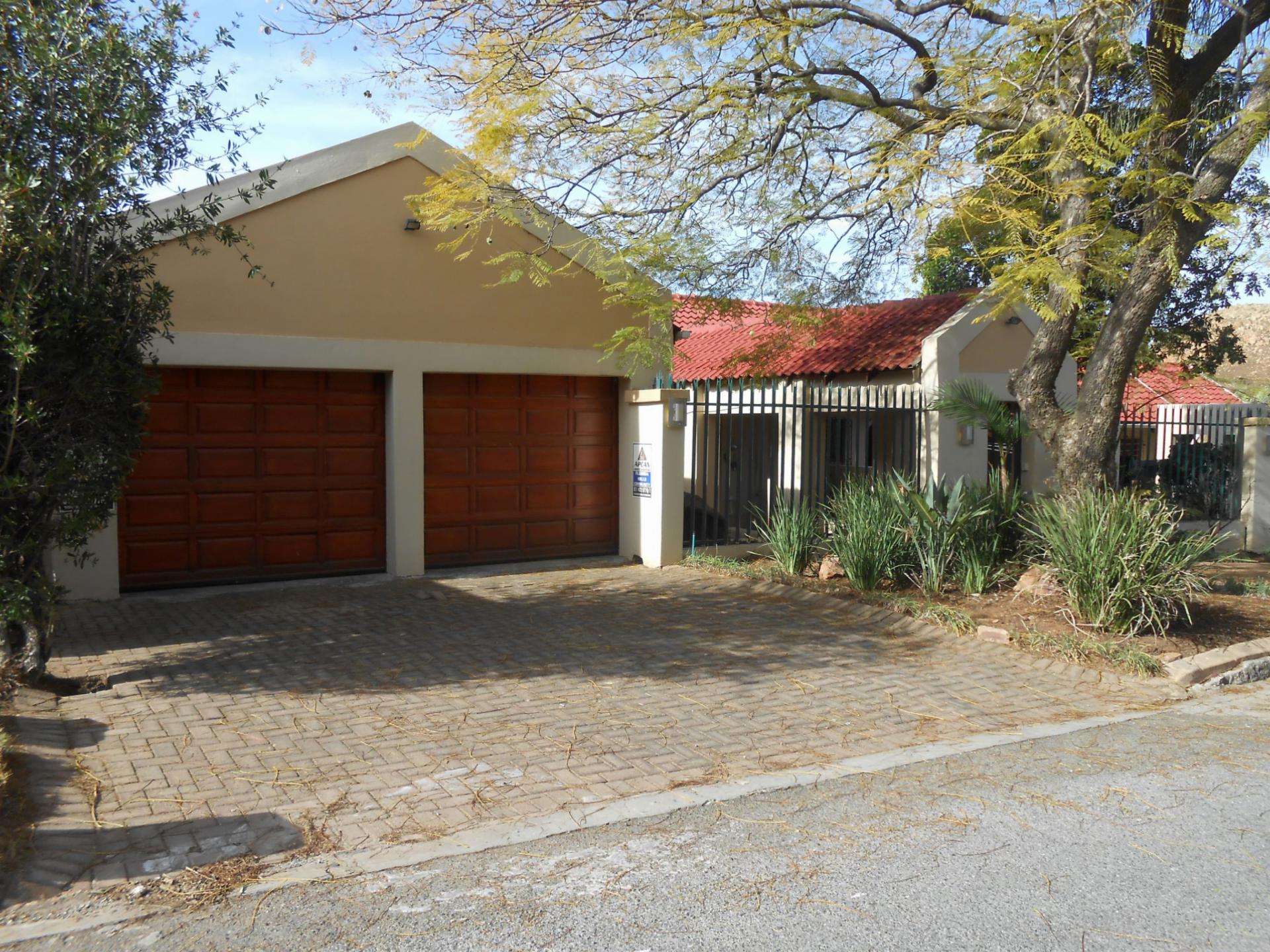 Front View of property in Florida Hills