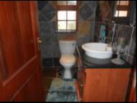 Guest Toilet - 4 square meters of property in Florida Hills