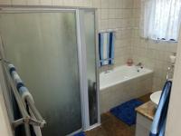 Main Bathroom - 5 square meters of property in Meer En See