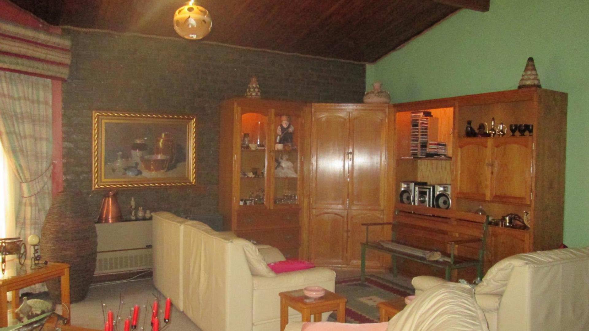 Lounges - 52 square meters of property in Meyerton