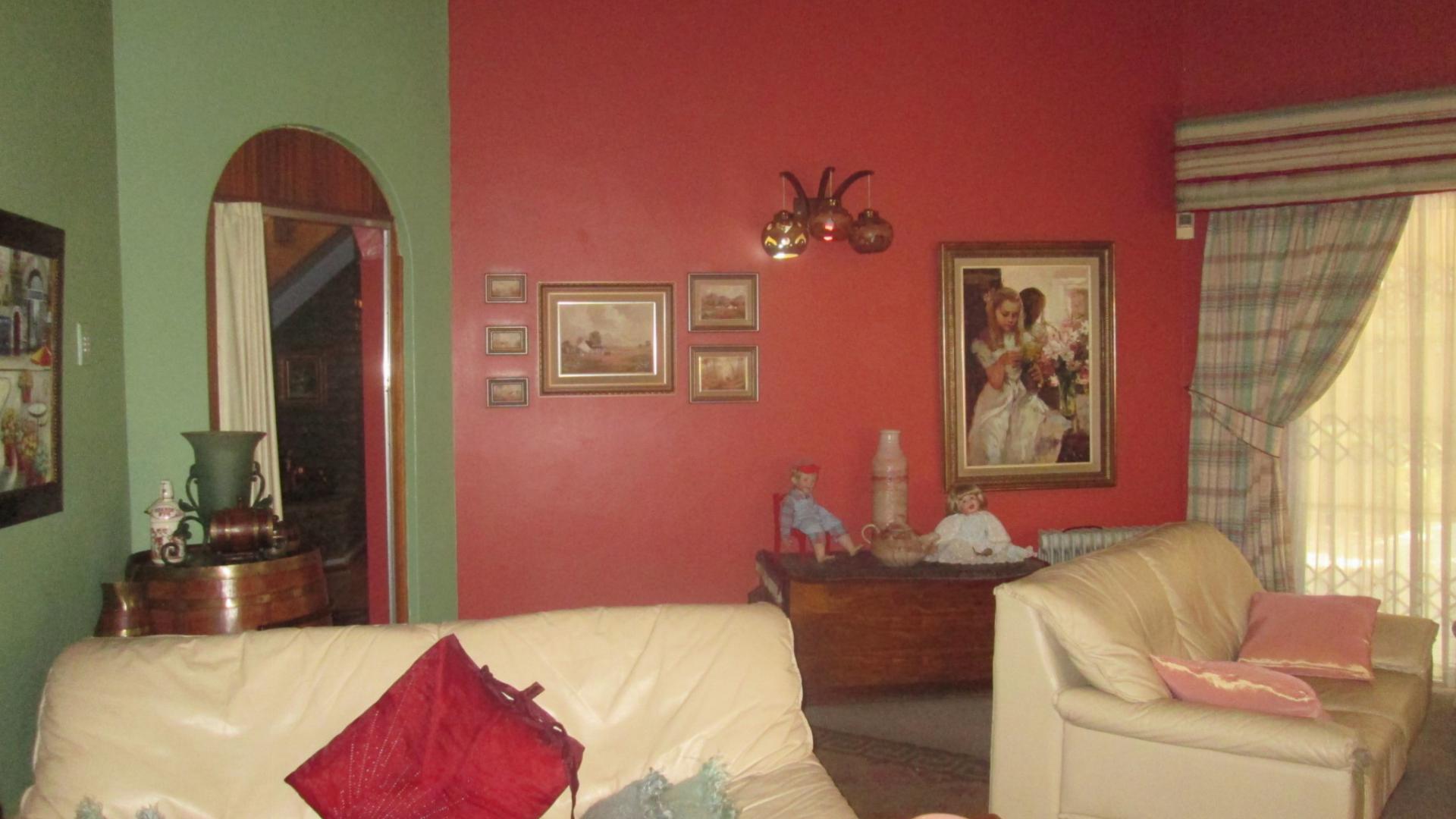 Lounges - 52 square meters of property in Meyerton