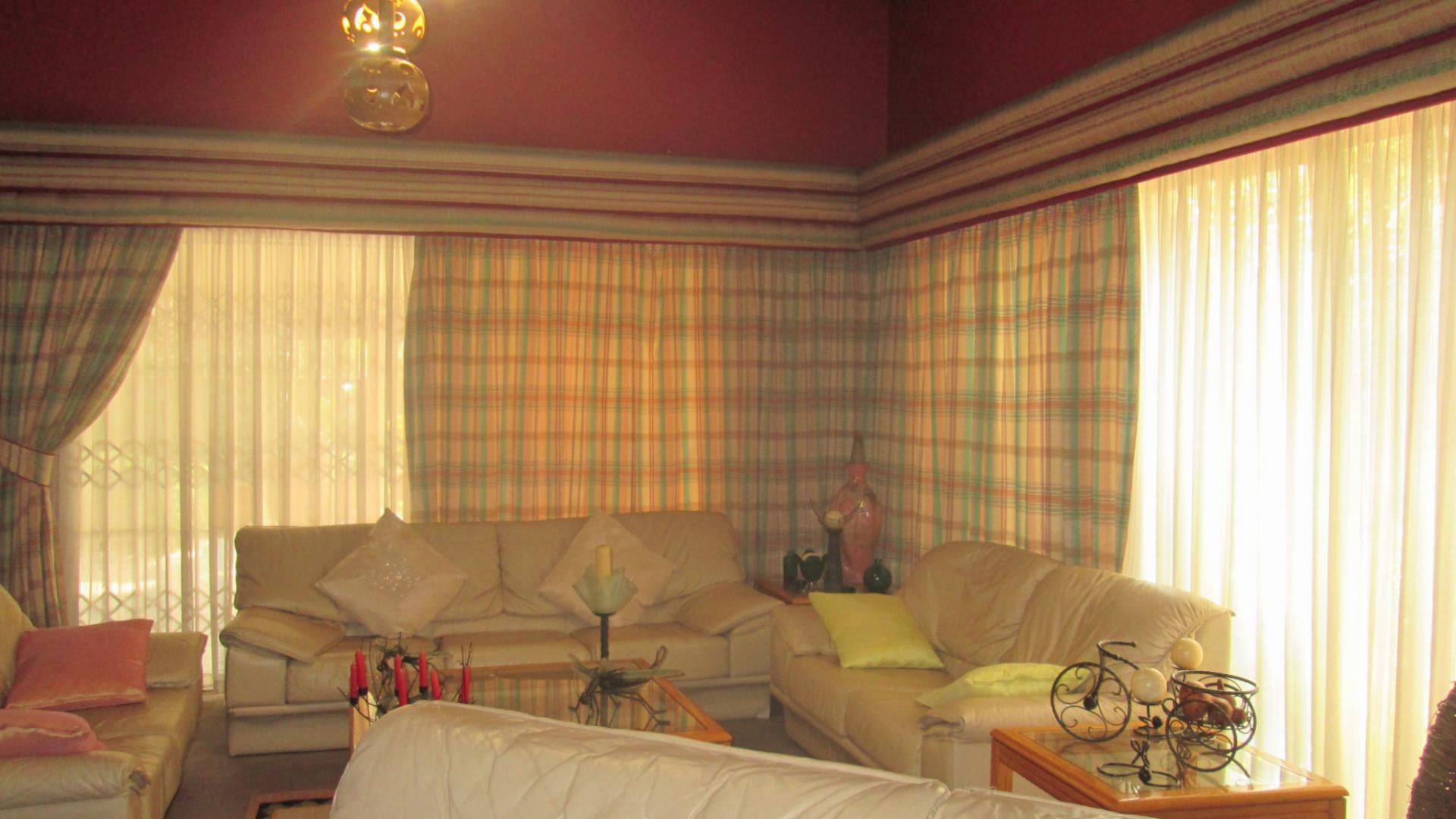 Lounges - 52 square meters of property in Meyerton