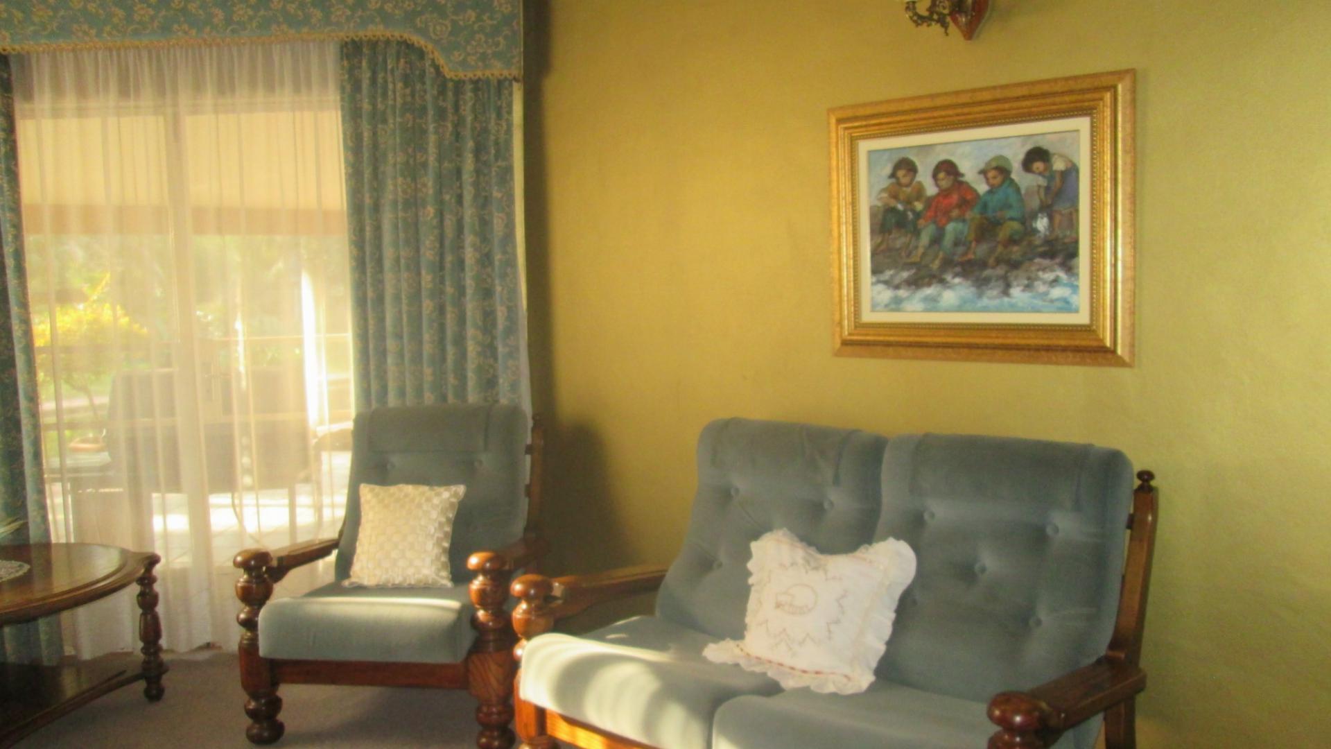 Lounges - 52 square meters of property in Meyerton