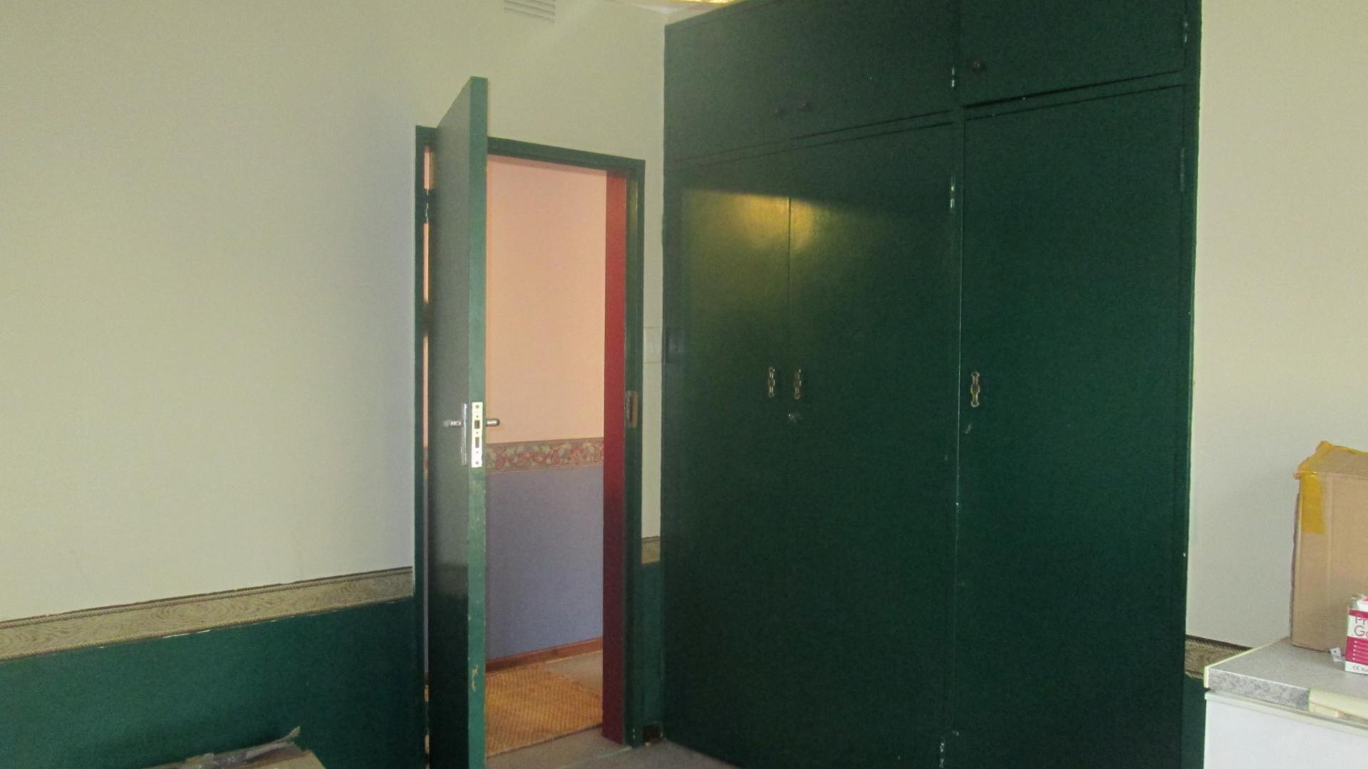 Bed Room 1 - 13 square meters of property in Meyerton