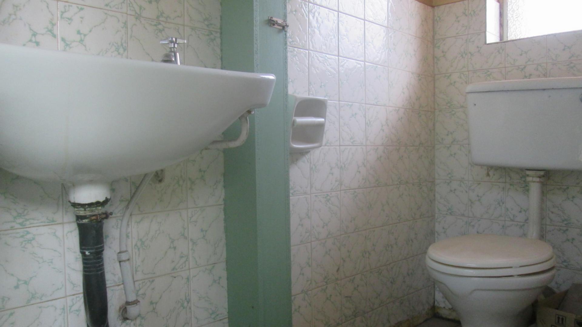 Bathroom 3+ - 14 square meters of property in Meyerton