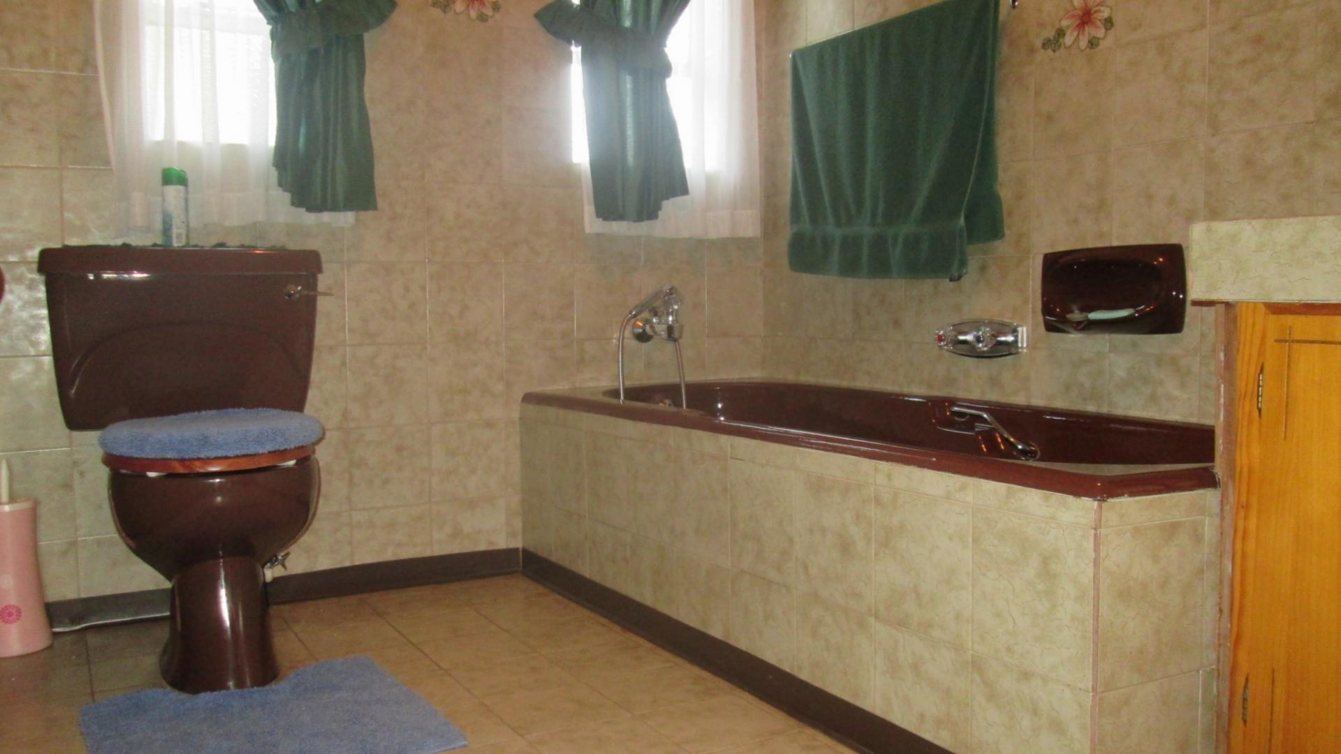 Bathroom 3+ - 14 square meters of property in Meyerton