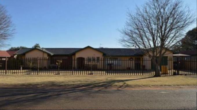 4 Bedroom House for Sale For Sale in Middelburg - MP - Home Sell - MR146277