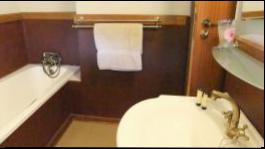 Main Bathroom - 4 square meters of property in Messina