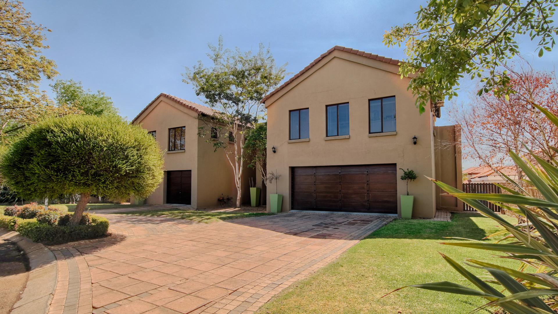 Front View of property in Willow Acres Estate